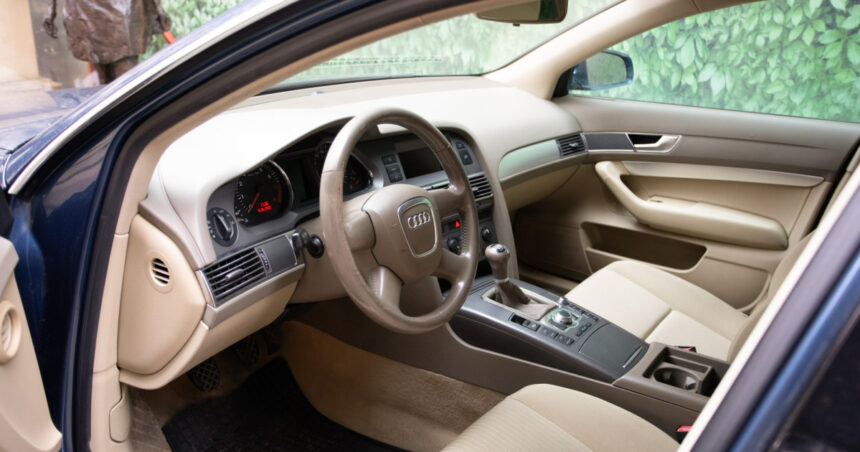 masina de protocol a lui klaus iohannis cand era primar la sibiu a fost scoasa la licitatie care e pretul de pornire 6985d7c33c9a2