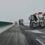 pe autostrada a2 se circula in regim controlat in spatele utilajelor de deszapezire 69995bae53b68