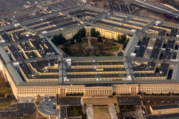 pentagonul pune capat colaborarii cu harvard parte a ofensivei trump impotriva woke 6987025b1b02d