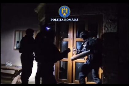 perchezitii cu mascatii la angajatii unei primarii acestia sunt acuzati ca ar fi incasat ilegal ajutoare de incalzire 6998714d75be3