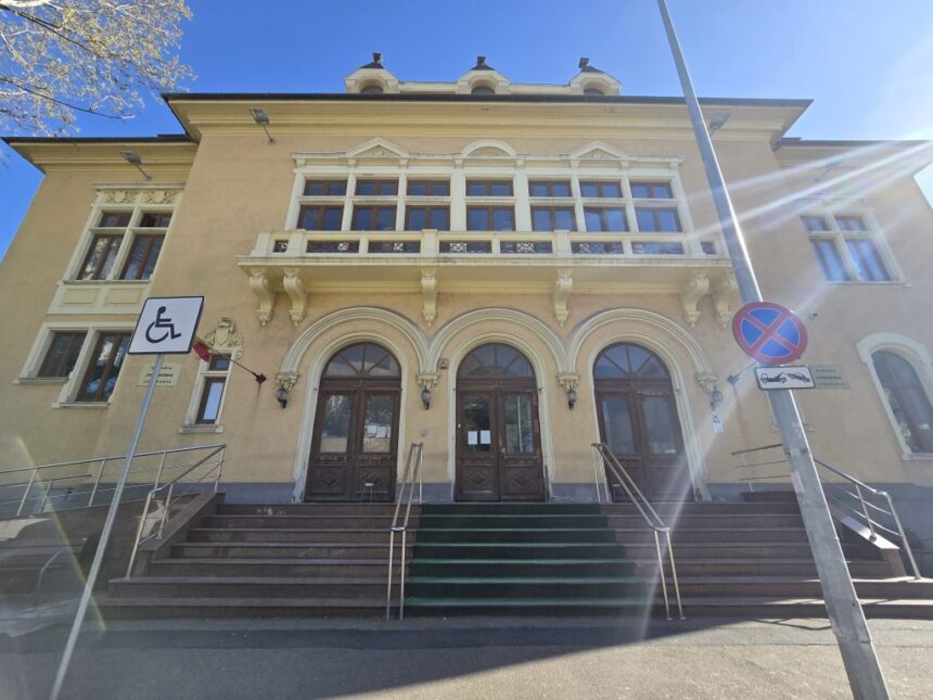 proprietar pe ziduri dar nu si pe teren primaria cere in instanta demolarea unor constructii ilegale vechi din anii 90 69a2230de18b2