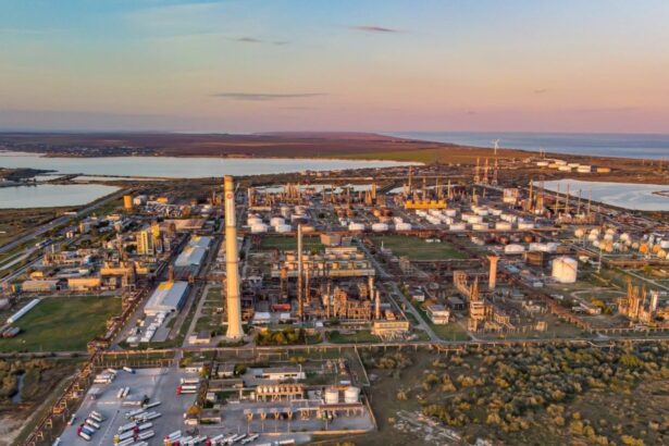 rafinariile petromidia si vega intra in revizie tehnologica programata 699d586403bfa