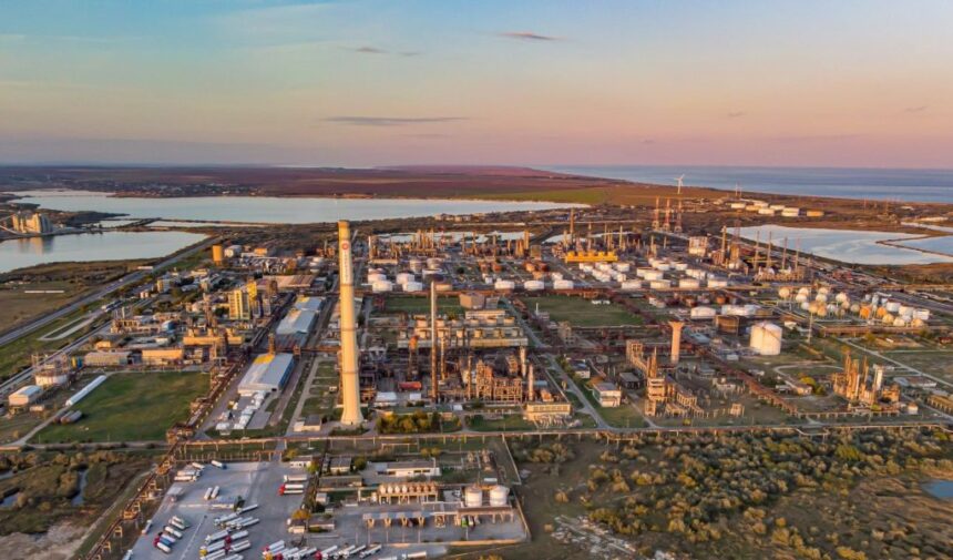 rafinariile petromidia si vega intra in revizie tehnologica programata 699d586403bfa