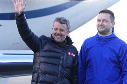 regele danemarcei merge in groenlanda pe fondul presiunilor lui trump oamenii au fost foarte ingrijorati 699601a3afd1d