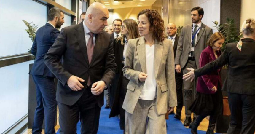 roxana minzatu imi doresc ca romania sa fie un exemplu in implementarea proiectelor sociale exista o alocare de 72 miliarde de euro 69a13f9602ff7