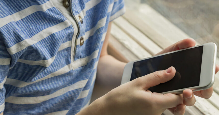 salvati copiii romania cere interzicerea retelelor sociale pentru minorii sub 13 ani si sanctiuni pentru platforme 6985b49b194e7