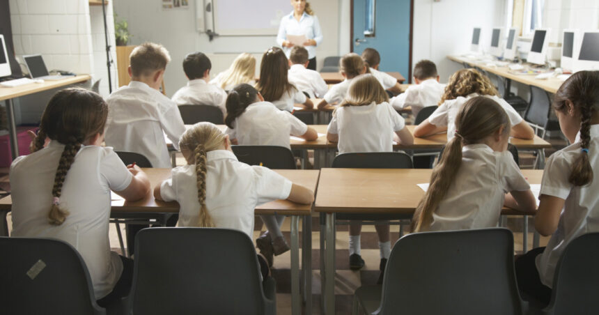 structura anului scolar 2026 2027 ce se schimba in calendarul cursurilor programul complet al elevilor 698db27ed1e47