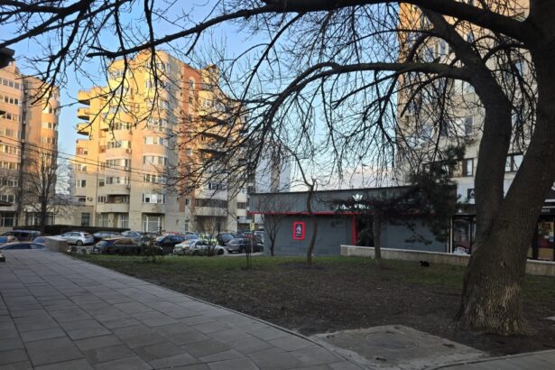 teren inghesuit intre blocuri dar cu planuri de dezvoltare o noua ciudatenie imobiliara pe bulevardul mamaia 698d0e8f5020e