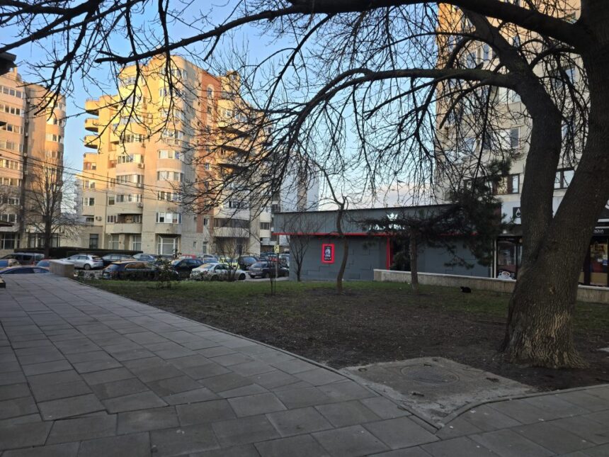 teren inghesuit intre blocuri dar cu planuri de dezvoltare o noua ciudatenie imobiliara pe bulevardul mamaia 698d0e8f5020e