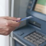 ultima metoda de frauda a infractorilor victime trimise sa scoata banii de pe carduri si sa ii depuna in atm uri pentru criptomonede 699882e203208
