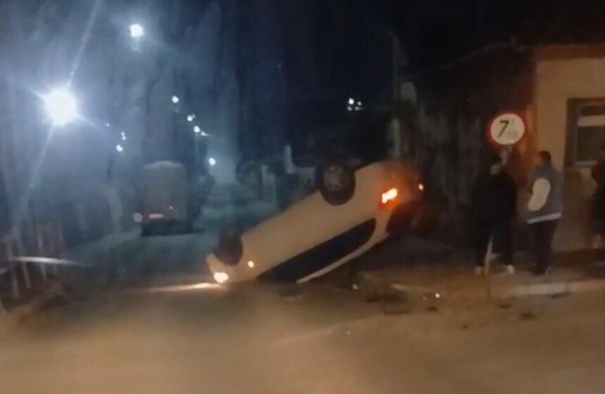 un autoturism s a rasturnat intr o intersectie din medgidia in urma unui accident 69a0ab208b555