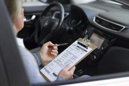 un barbat care dadea examenul pentru permisul auto a fost depistat baut la volan 699754959c871