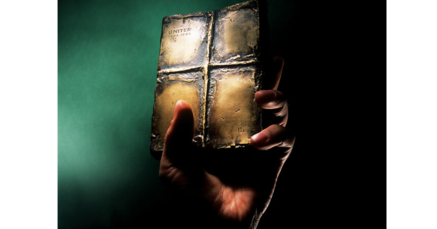 uniter apara artistii in conflictul cu politrucii de la ministerul culturii resimtim socati un parfum de nostalgie a anilor 80 6989d30e82324