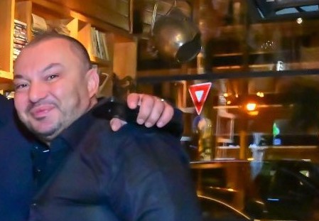 unul din patronii cafenelei handsome monk a decedat 698c938f8a4b0