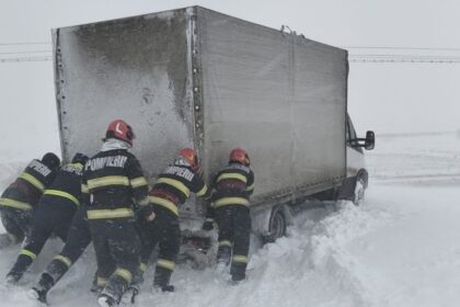 video 80 de autoturisme inzapezite 200 de apeluri la 112 ambulante blocate zi dificila pentru angajatii mai din judetul constanta 6996111bb07e0