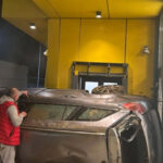 video accident spectaculos in parcarea unui mall un autoturism s a rasturnat un barbat a ajuns la spital 69859f6745119