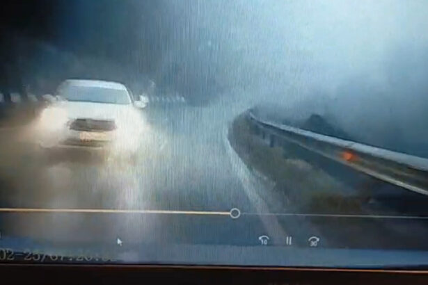 video accident surprins pe camera de bord barbat cu ordin de protectie retinut dupa ce a lovit masina fostei partenere 69a015e3c53fb