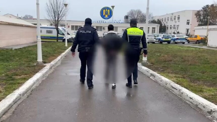 video adolescent din medgidia incatusat dupa ce ar fi talharit alti doi baieti 6985ce922e300