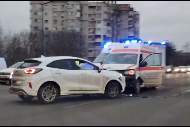 video ambulanta cu pacient in stare critica implicata intr un accident rutier aproape de gara constanta o asistenta a fost ranita 699413503fb11
