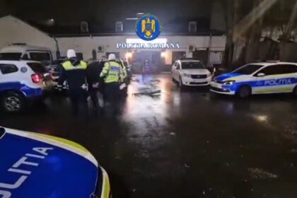 video autospeciala de politie si alte doua masini implicate intr un accident produs de un soferul baut autorul a stat o noapte dupa gratii 699099ecbbe08
