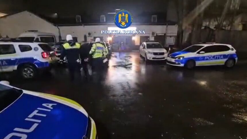 video autospeciala de politie si alte doua masini implicate intr un accident produs de un soferul baut autorul a stat o noapte dupa gratii 699099ecbbe08