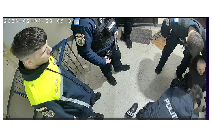 video barbatul care s a batut cu 3 politisti in scara blocului incatusat pentru ultraj eu i am avertizat de trei ori sa scoata piciorul din casa mea spunea suspectul 698c9e5ddfd6a