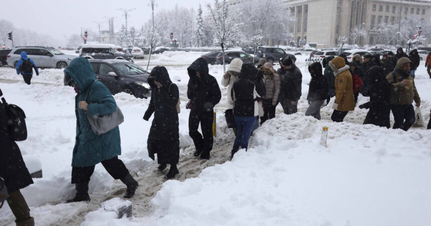 video bucurestiul e in continuare sub nameti si cu trotuare acoperite cu gheata inainte de inceperea scolii suntem foarte dezamagiti 699b476caacb6