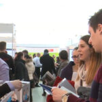 video cat de greu isi gasesc tinerii un loc de munca si care sunt absolventii cu sanse mici de angajare sunt domenii care incet incet mor 699bf3b328aa7