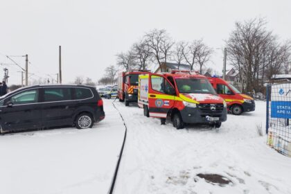 video constanta sub asediul iernii polei pe sosele mai multe masini au iesit in decor una rasturnata in tara drumuri inchise si trenuri cu intarzieri 699978afecff5