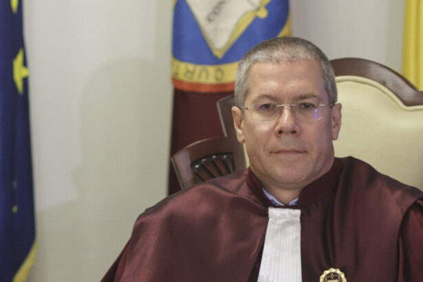 video curtea de apel bucuresti decide azi asupra suspendarii numirilor la ccr pentru dacian dragos si mihai busuioc 698c2fbe20833