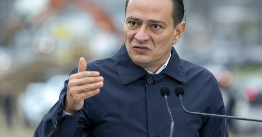 video daniel baluta atac la ciprian ciucu primul reflex pe care il are este sa vina sa taie si apoi sa se planga ca nu are bani 698115fce70b3