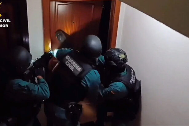 video escrocherie de 280 000 e in spania sefa unei agentii de turism s a indragostit de un militar fals si a falimentat firma 698c8b476c794