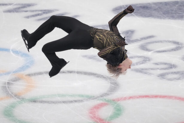 video ilia malinin a intrat in istoria patinajului cu un salt inapoi acum 28 de ani surya bonaly a fost sanctionata pentru aceeasi miscare 698ae1c2ab03d