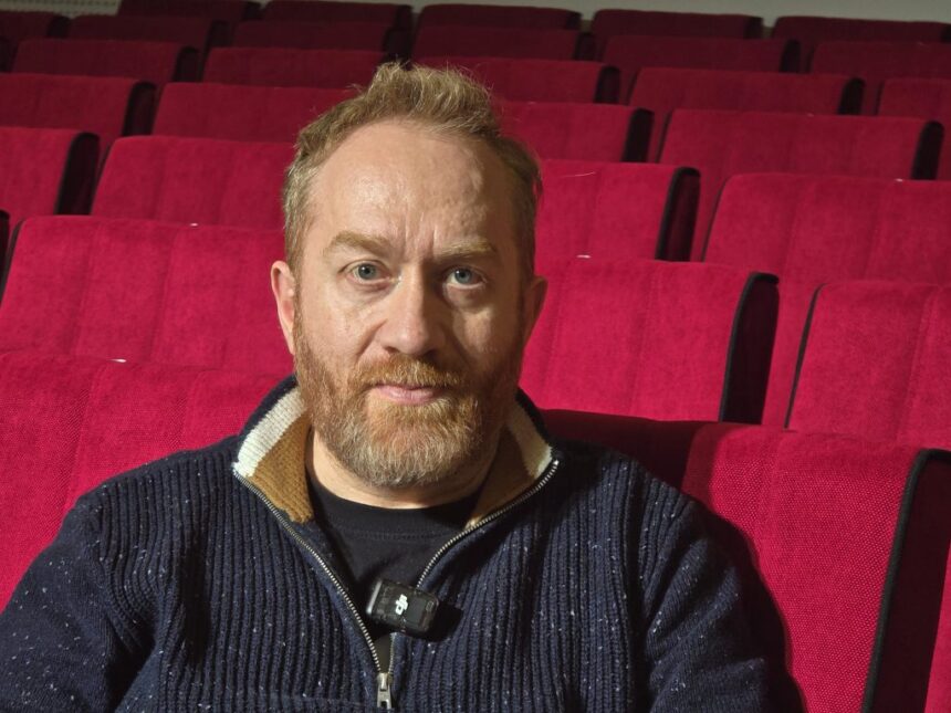 video interviu cu directorul tsc erwin simsensohn in sala recent renovata a teatrului cum este de fapt sala si ce surprize aduce machinal spectacolul care va avea premiera la 6995390914235