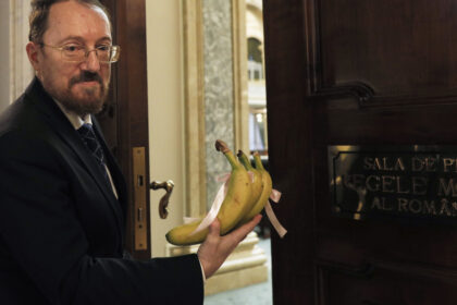 video motiunea opozitiei privind acordul cu mercosur respinsa alesii au vorbit despre banane si martieni de la tribuna senatului 698a0edc619a9