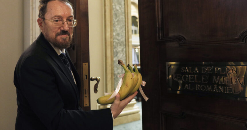 video motiunea opozitiei privind acordul cu mercosur respinsa alesii au vorbit despre banane si martieni de la tribuna senatului 698a0edc619a9