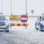video ninge viscolit in 16 judete si in bucuresti copaci cazuti masini avariate ce drumuri sunt inchise circulatiei 6999543376c8e