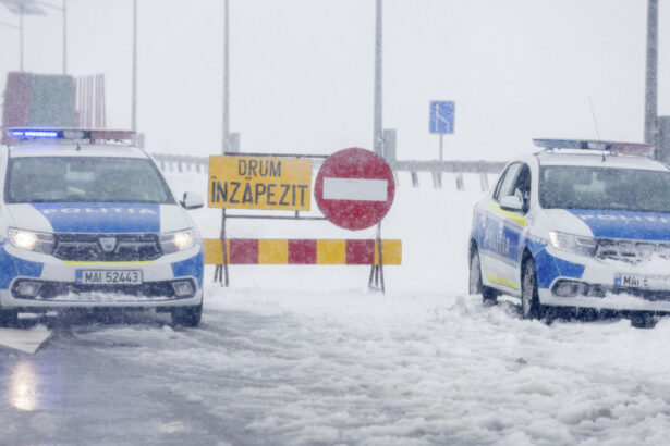 video ninge viscolit in 16 judete si in bucuresti copaci cazuti masini avariate ce drumuri sunt inchise circulatiei 6999543376c8e