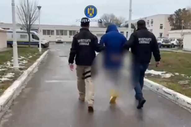 video perchezitie in comana barbat incatusat dupa ce ar fi furat un seif incredibil unde l a ascuns pentru a scapa neobservat 698347ece1f85