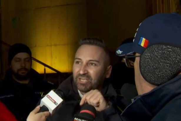 video politistii care au protestat in piata victoriei au incercat sa intre in guvern sa mergem sa vorbim cu domnul bolojan 699df17375614
