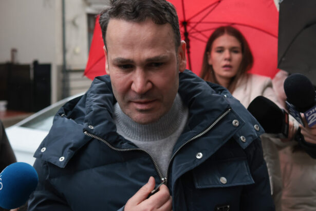 video robert negoita a mers din nou la politie pentru a semna controlul judiciar primarul suspendat al sectorului 3 sunt nevinovat 698c52f11cb00