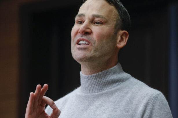 video robert negoita ajunge astazi la politie primarul sectorului 3 aflat sub control judiciar are de platit o cautiune de 800 000 de lei 6989974b31f46