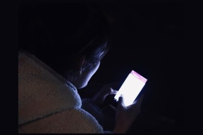 video semnal de alarma pentru tineri nu trimiteti fotografii pe internet necunoscutilor santajul incepe cu te rog 697f0d2acf41c