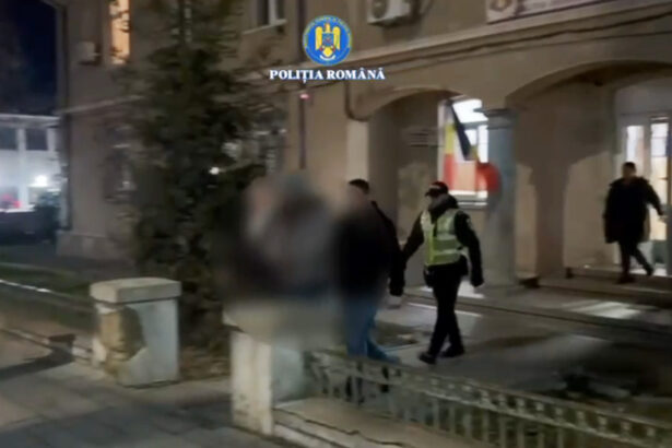 video sut din medgidia prins dupa ce a furat telefonul unui batranel a mai dat iama si in magazine din oras 698c5103ada41