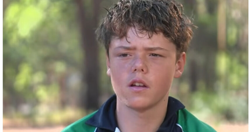 video un baiat de 13 ani a inotat in ocean timp de patru ore pentru a si salva mama si fratii 6981bfde3c4c8