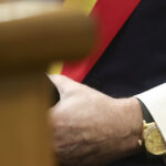 video un primar revoltat de taieri a purtat un rolex de zeci de mii de euro la intalnirea cu bolojan nu vad care e problema 698b5ccf189f0