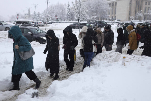 videofoto bucuresti sub nameti ninsori abundente si sute de apeluri de urgenta ciprian ciucu capitala nu e paralizata 6995ccb122ae2