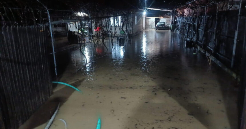 videofoto cod rosu de inundatii in buzau mesaje ro alert si drumuri blocate dupa ploile torentiale 21 de localitati din 5 judete sunt afectate 6985a9d16a4f1