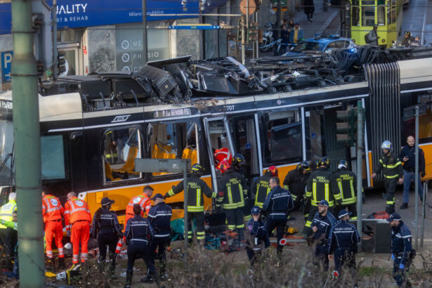 videofoto tramvai deraiat in milano un mort si 39 de raniti autoritatile au deschis ancheta pentru omor din culpa 69a1d7e135641