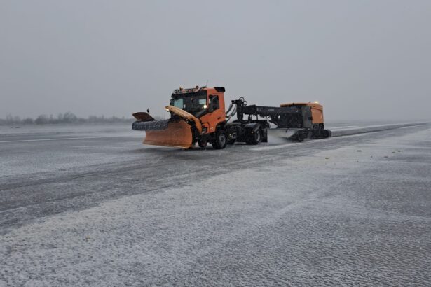 vremea nefavorabila a inchis o pista a aeroportului mihail kogalniceanu situatia completa a traficului la orele 12 00 69998a95ce2f2